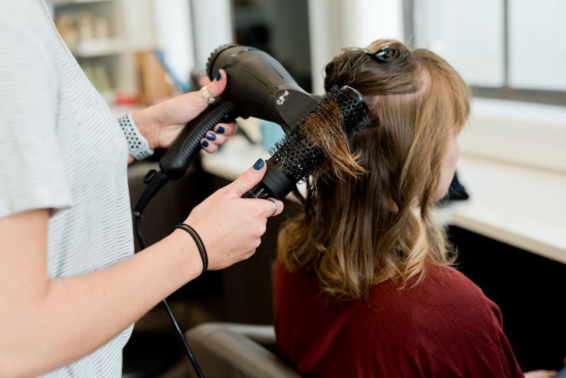 ヘアドライヤーでの髪のケア
